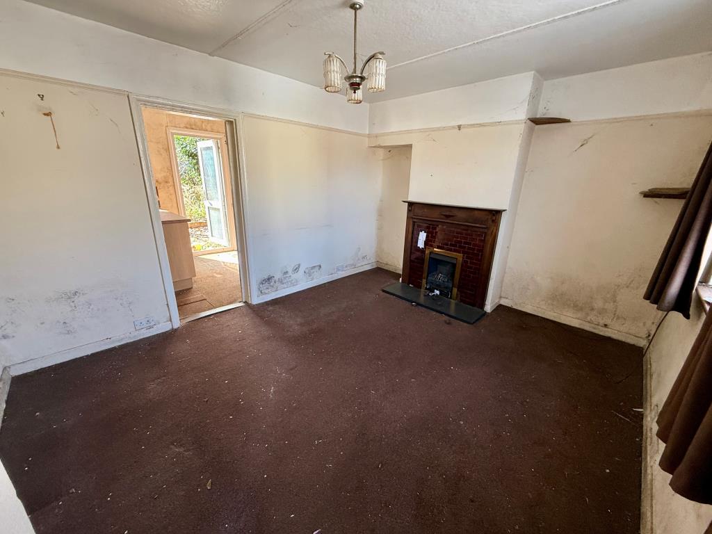 Lot: 50 - MID-TERRACE HOUSE FOR IMPROVEMENT - Living room